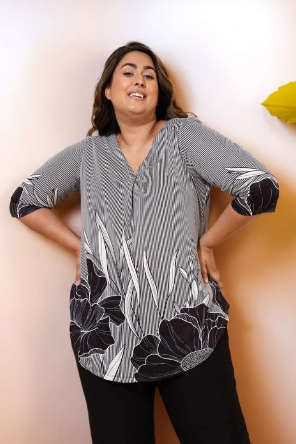 Plus Size Black White Monochromatic Floral Print Centre Pleat Top