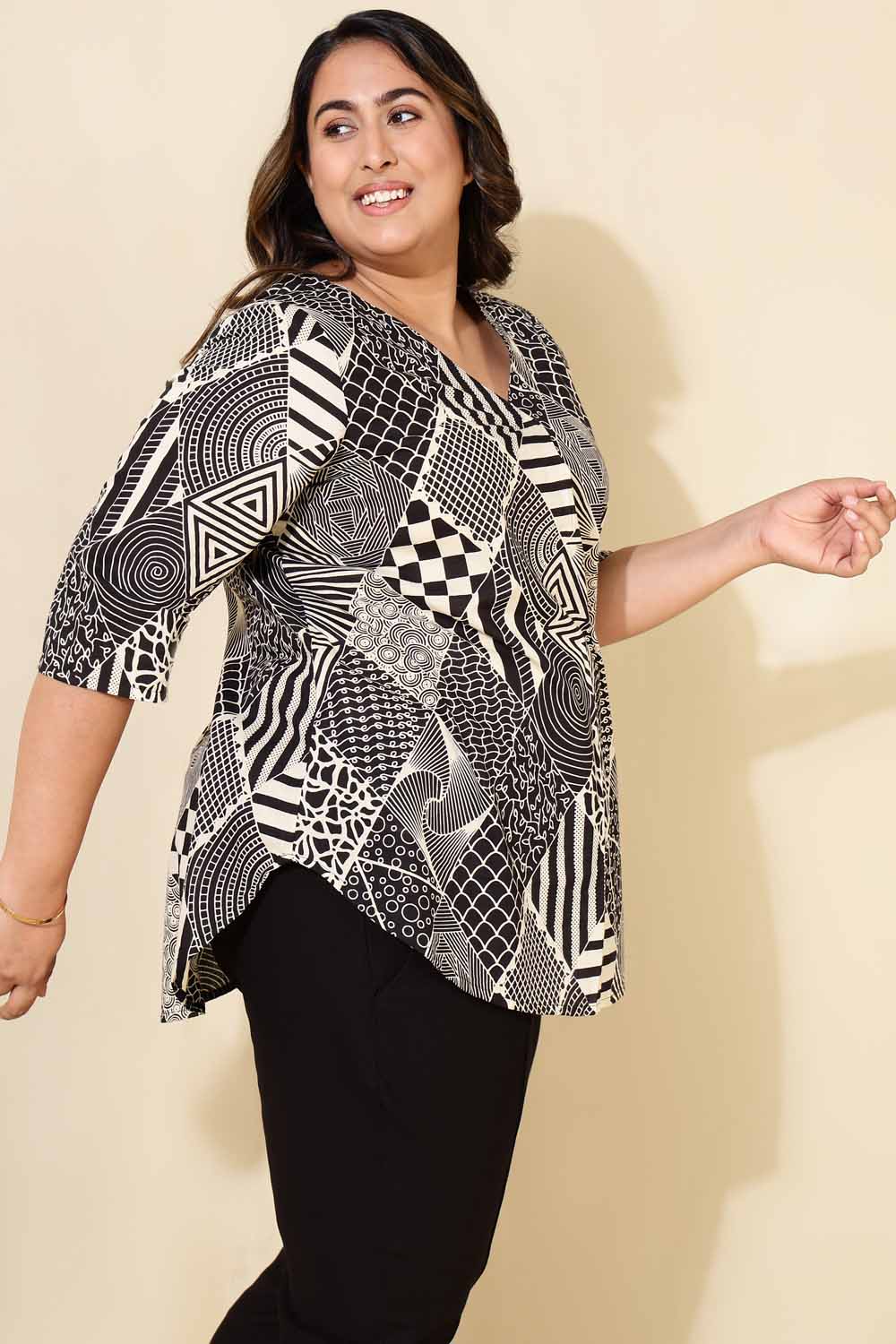 Plus Size Black White Geometric Print Centre Pleat Top for Women