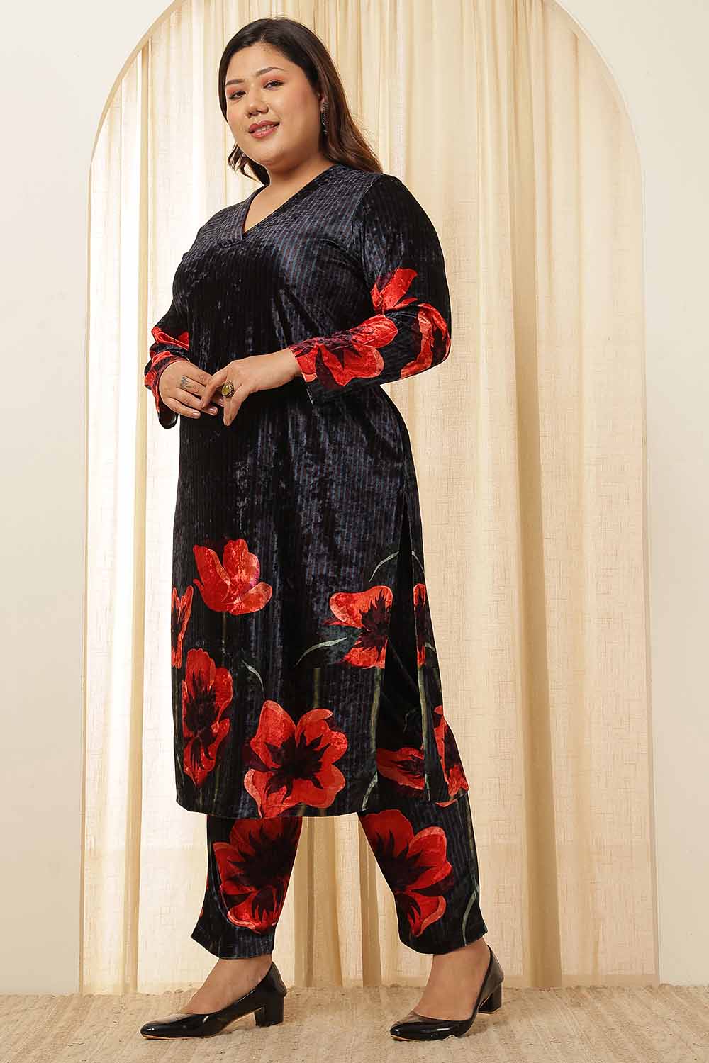 Plus Size Plus Size Black Floral Borders Velvet Coord Set