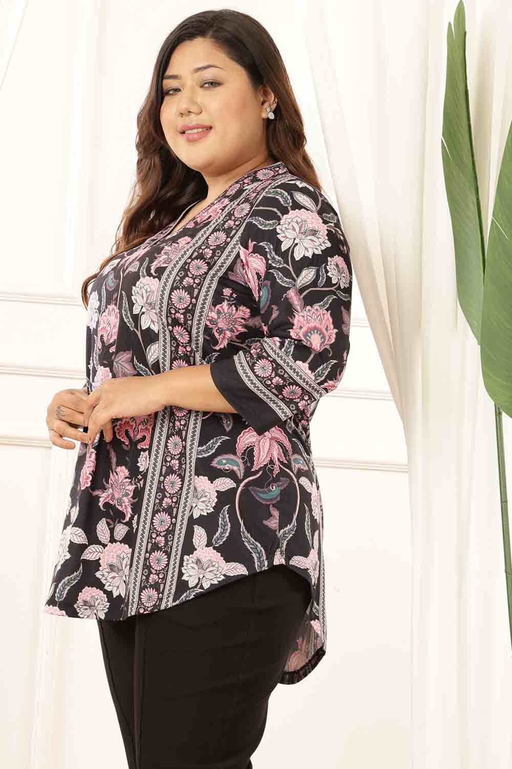 Plus Size Plus Size Black Floral V Neck Top