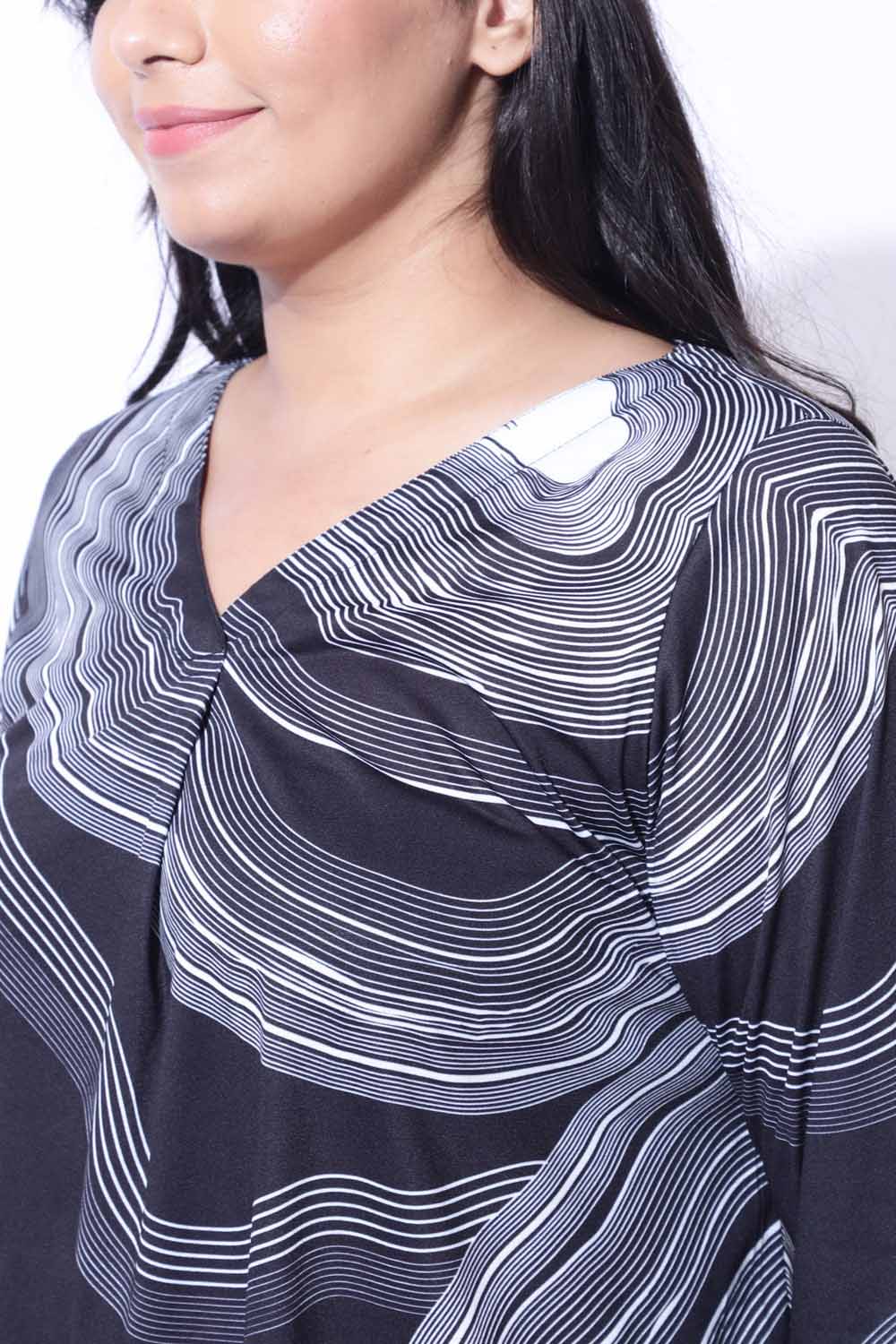 Comfortable Plus Size Marble Print Centre Pleat Top