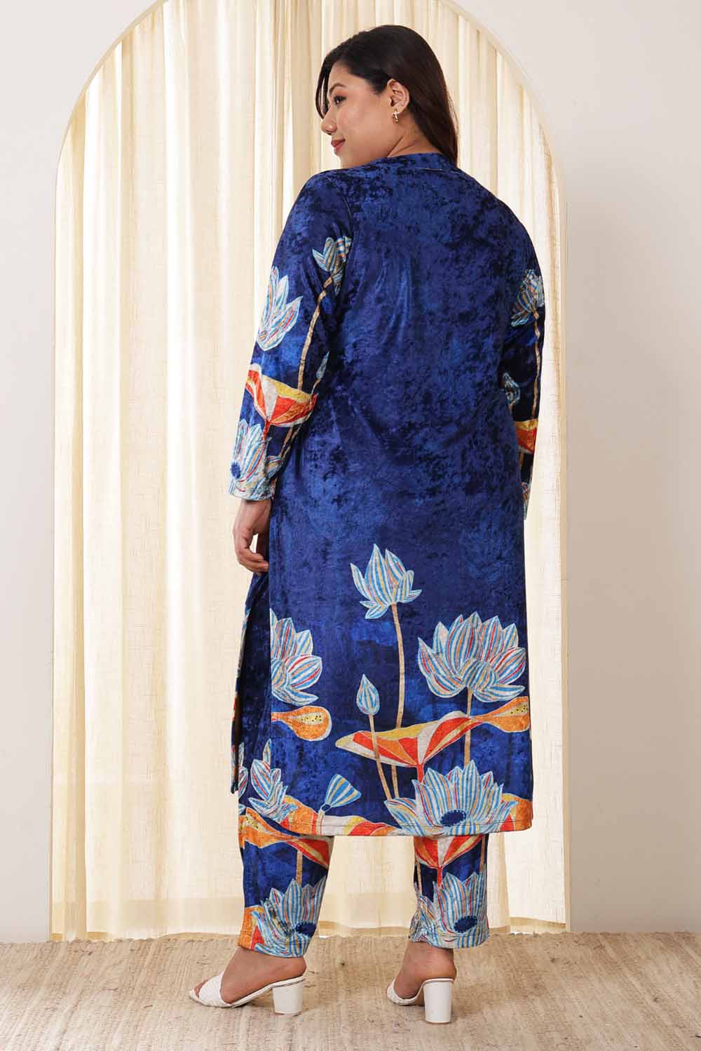 Comfortable Plus Size Blue Floral Velvet Coord Set