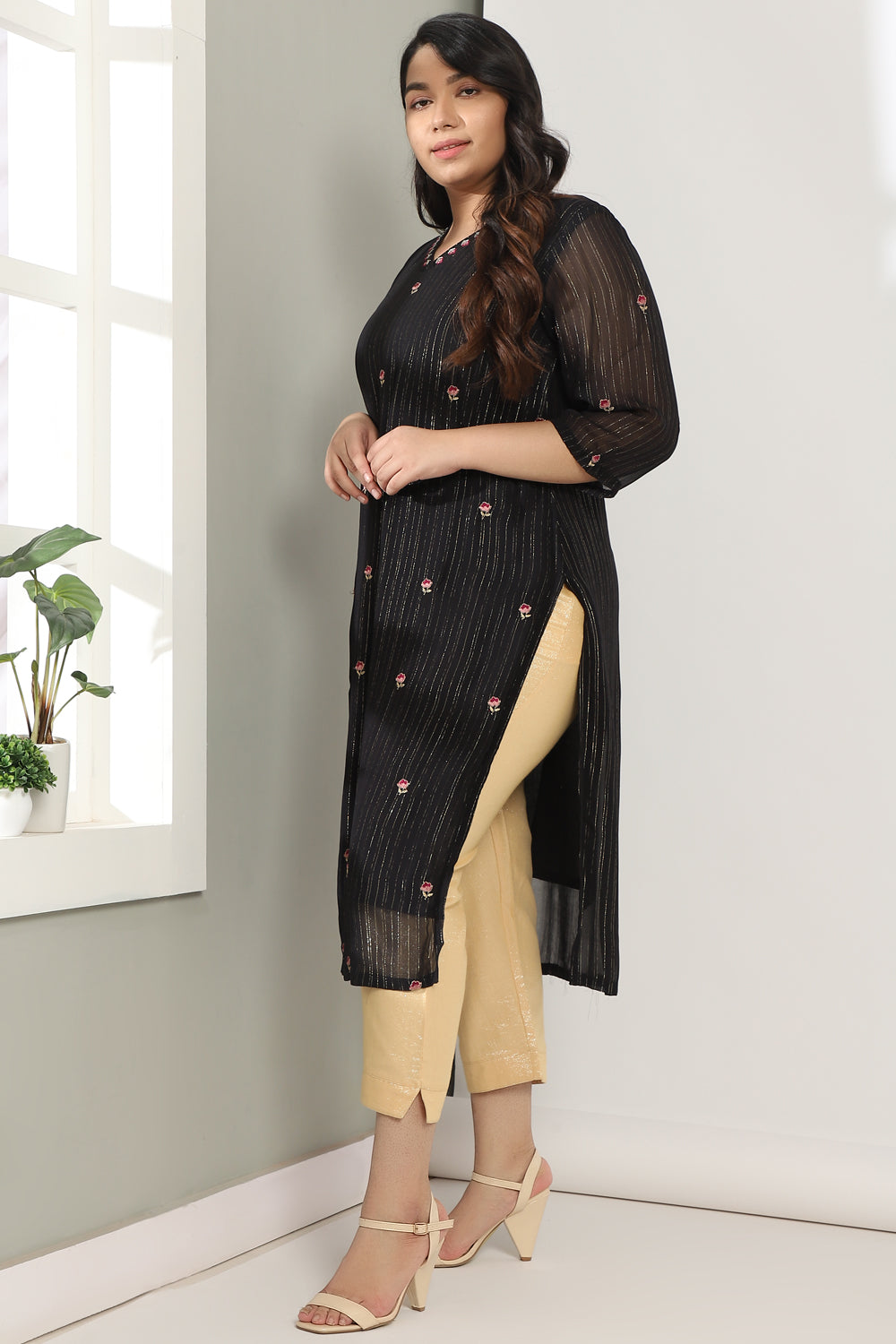 amydus black neck embroidery big size lorex kurti